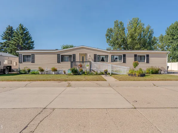 4124 W Arlington Dr, Bismarck, ND 58503