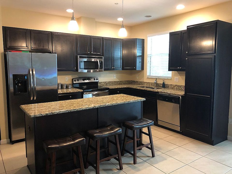 1st image of 2959 Saint Thomas Dr