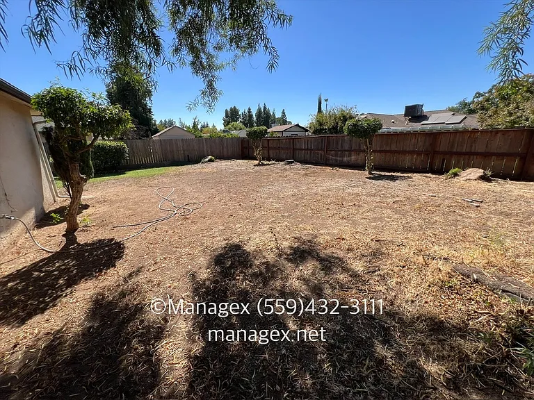 1272 W Dyer Ave — Photo 15