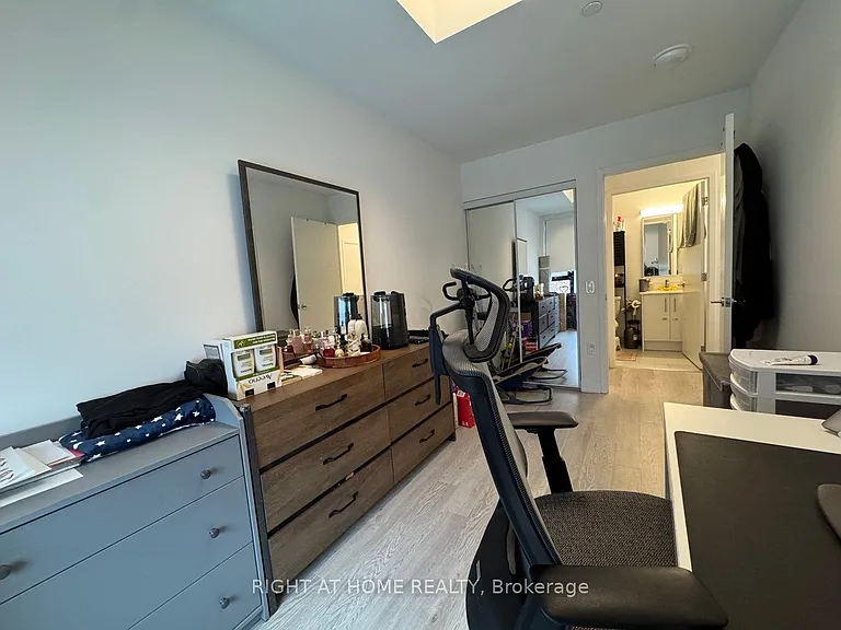 3 Strathgowan Ave #202 — Photo 21