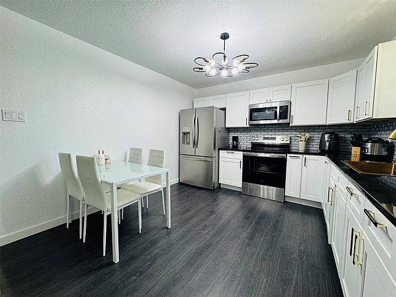 5th image of 3830 Colina Ln