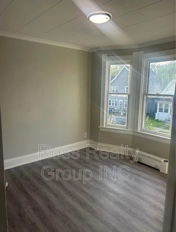 2 bed, 1.0 bath, 1000 sqft, $800 — Photo 2