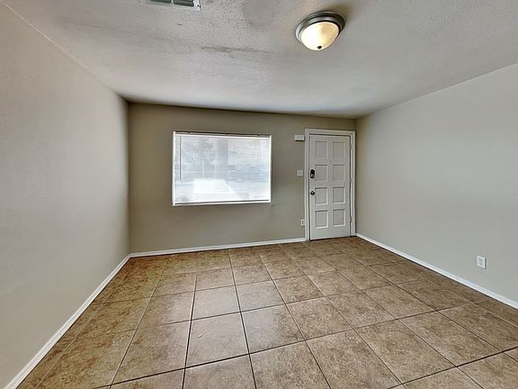 4th image of 2944 W Solano Dr N