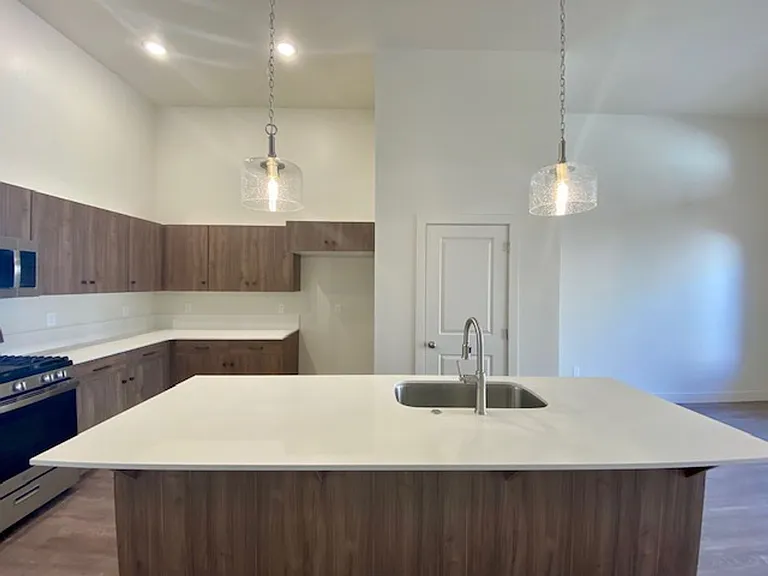 939 S 25 W — Photo 11