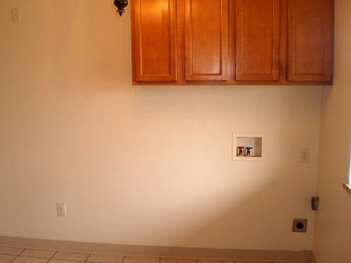Washer/Dryer Hookups