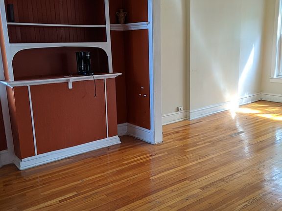 2nd image of 2140 W Van Buren St APT 3