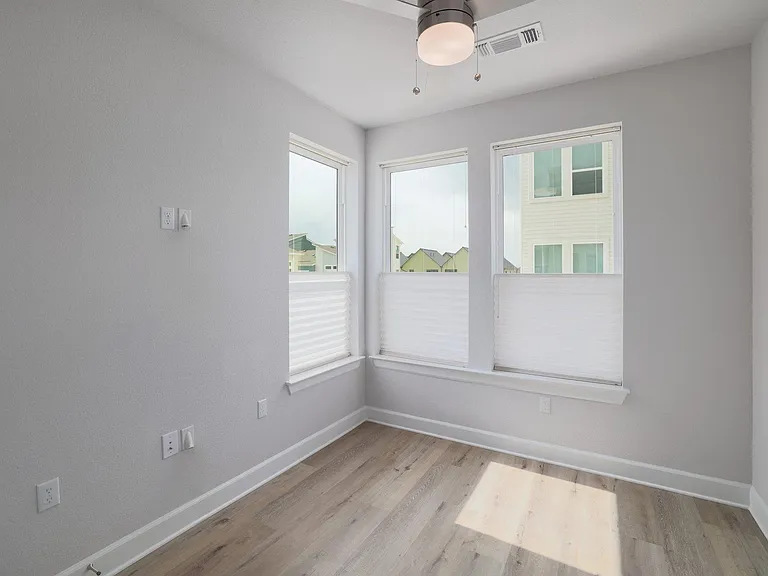 4207 Taniguchi St — Photo 16