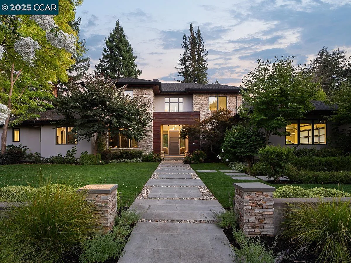 80 Lark Pl photo 1