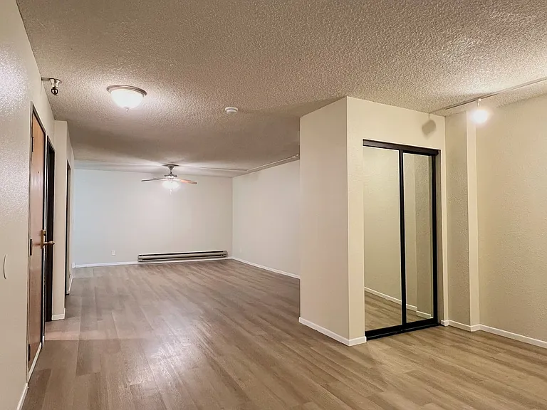 Marcella Apartments — Photo 16