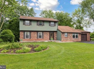 348 Magnolia Rd, Warminster, PA 18974