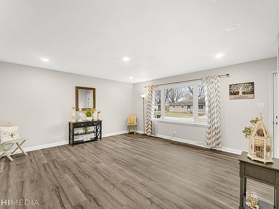 3rd image of 3318 Belmont St