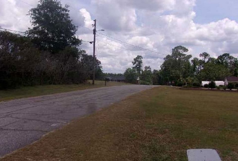 Exterior Neighborhood (street photo)