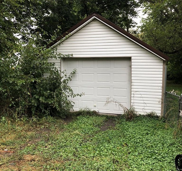 2nd image of 140 Lincoln Ave