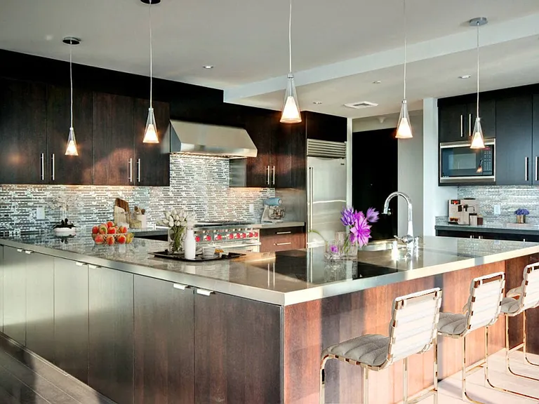High-end appliances and finishes