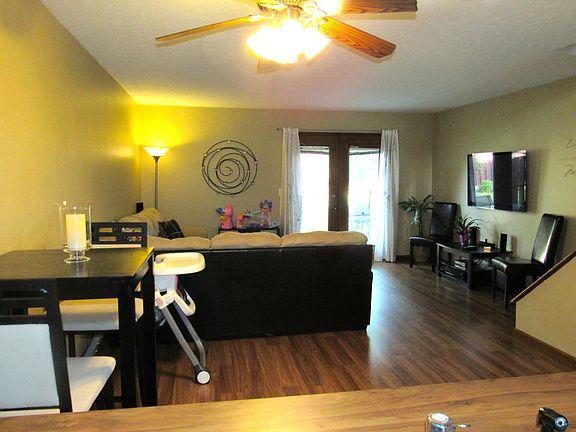3rd image of 3211 Parkview Cir