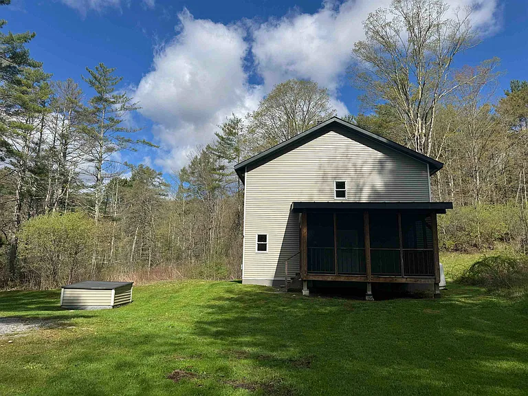 1377 Old Depot Rd — Photo 2