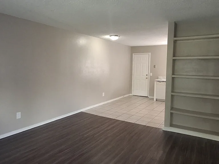 4607 W Jackson St — Photo 8