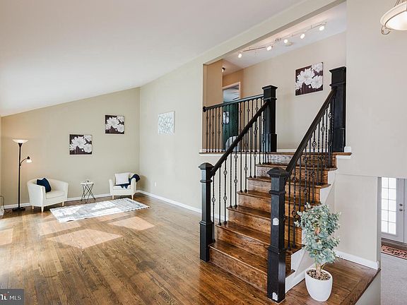 3rd image of 4522 Tapscott Rd