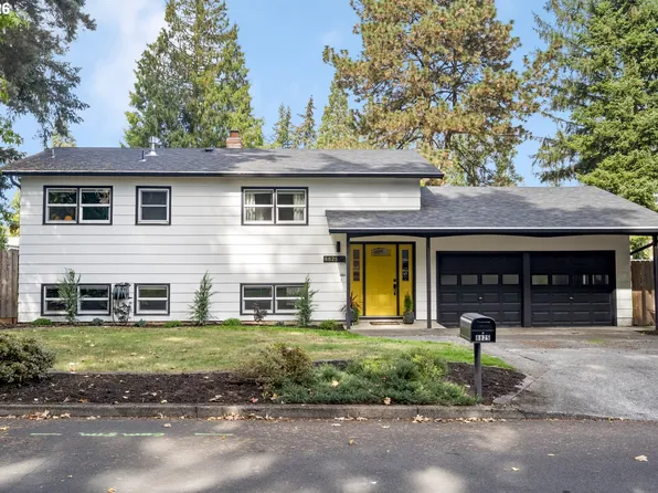 8825 SE Regents Dr, Milwaukie, OR 97222