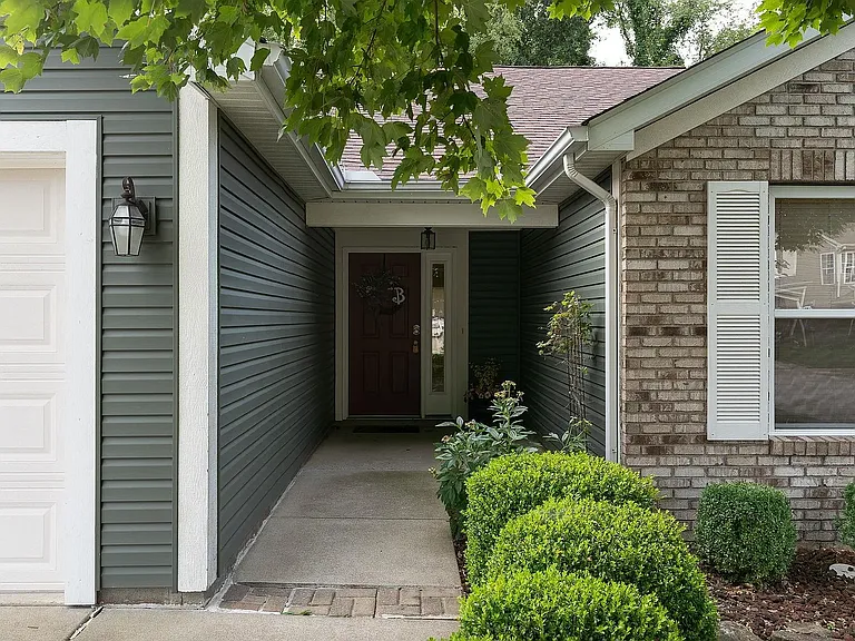 329 Bluegrass Dr — Photo 3