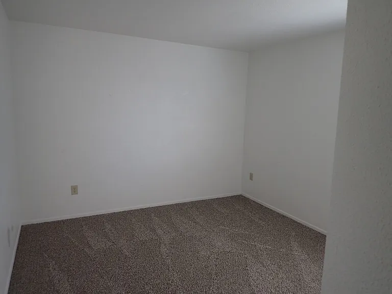 208 W Mariposa Ave — Photo 5