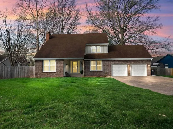 709 NW 41st St, Blue Springs, MO 64015