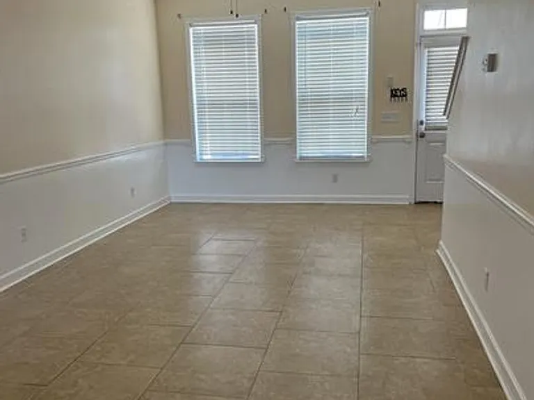 819 Terrell Dr — Photo 5