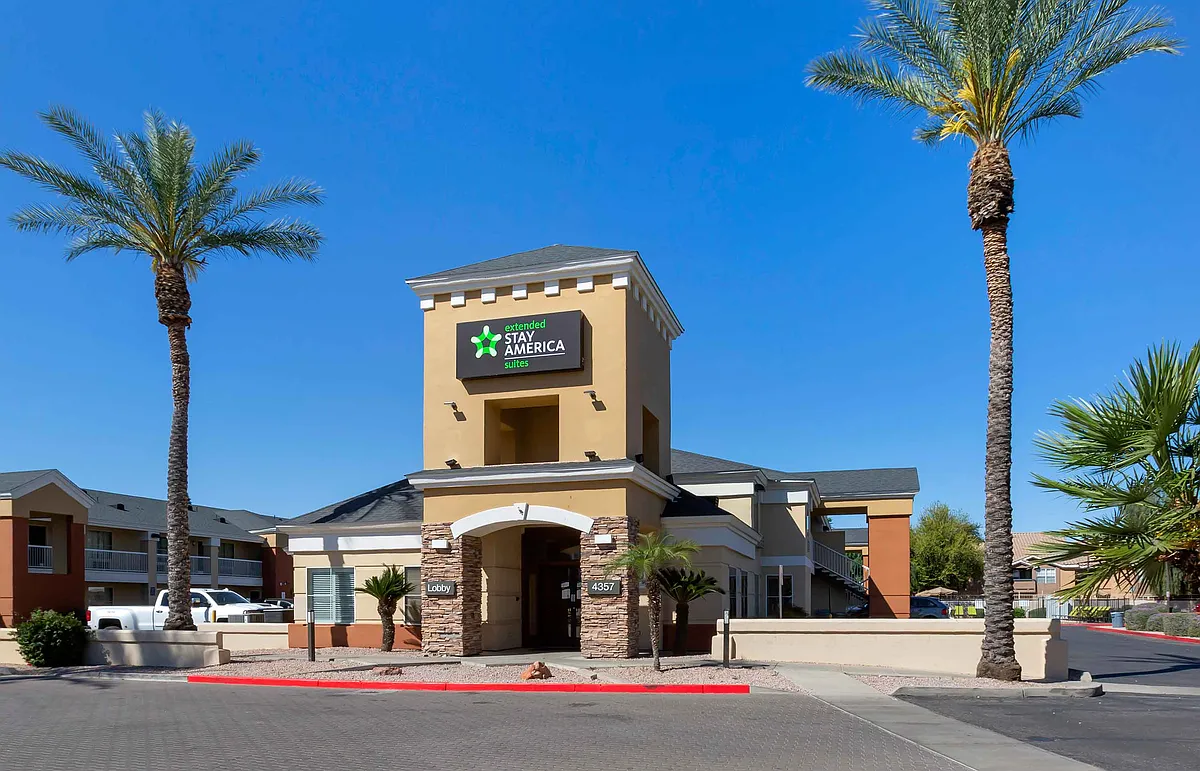 Exterior - Phoenix - Airport - E. Oak St.