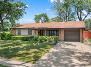 342 Bianco Dr, Elk Grove Village, IL 60007