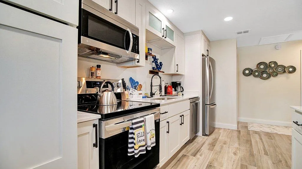 299 E Central Blvd — Photo 1