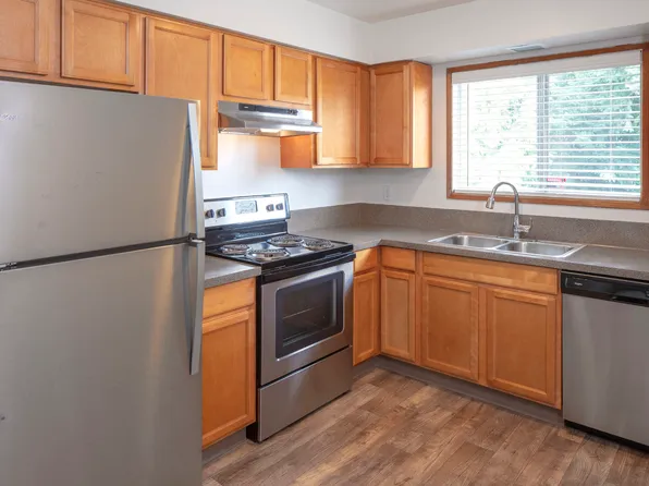 Villa d'Shirl-Lee Apartments, 1030 NE 102nd Ave #112, Portland, OR 97220