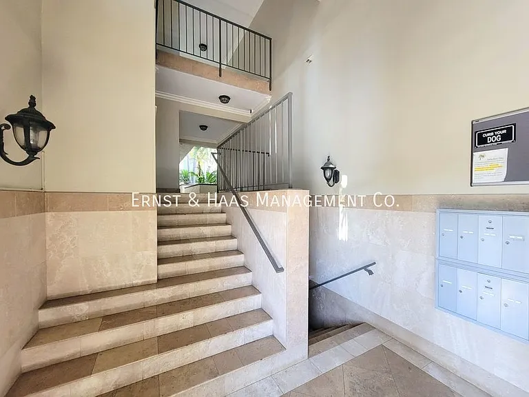421 W 6th St #103 — Photo 2