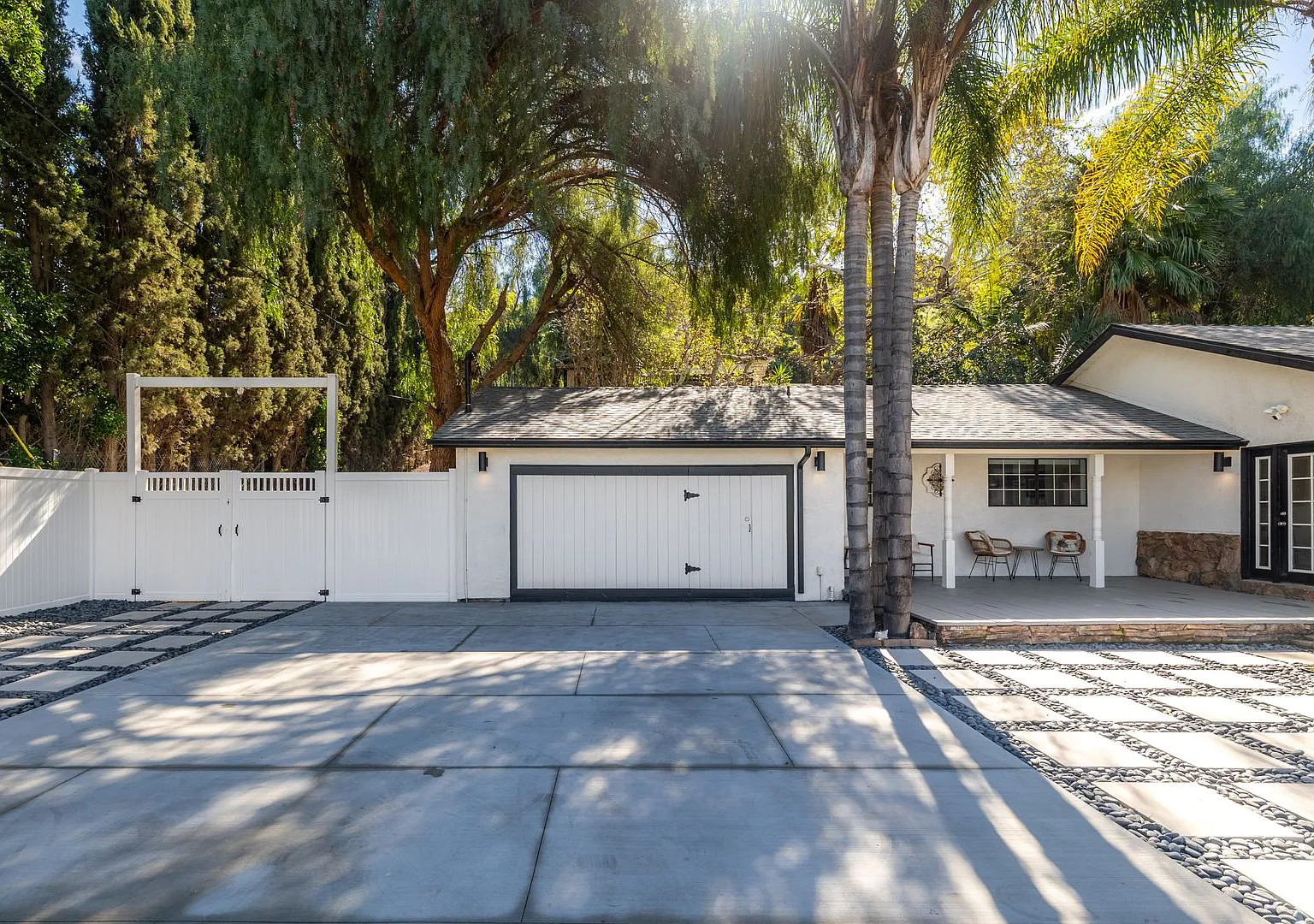 New Price: $6,800/month Furnished Shadow Hills Retreat with Utilities Included & Exclusive Privat... — Photo 2
