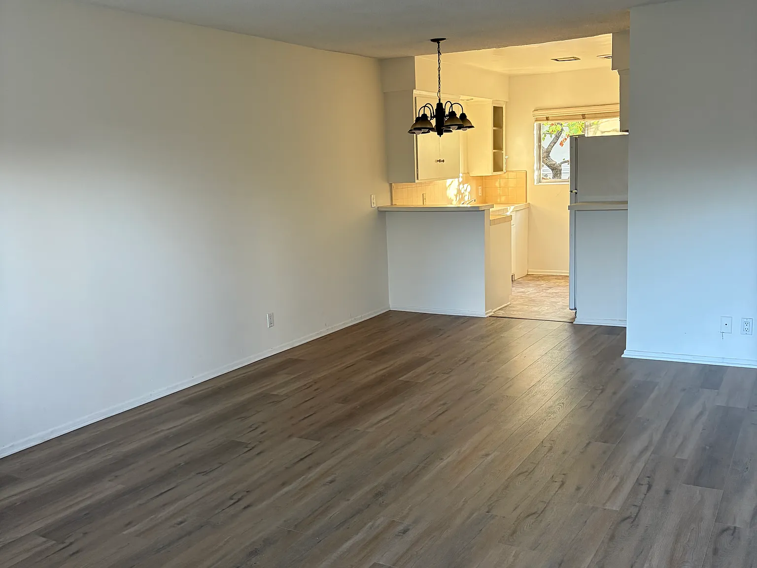 2 bed, 850 sqft, $2,499 — Photo 2