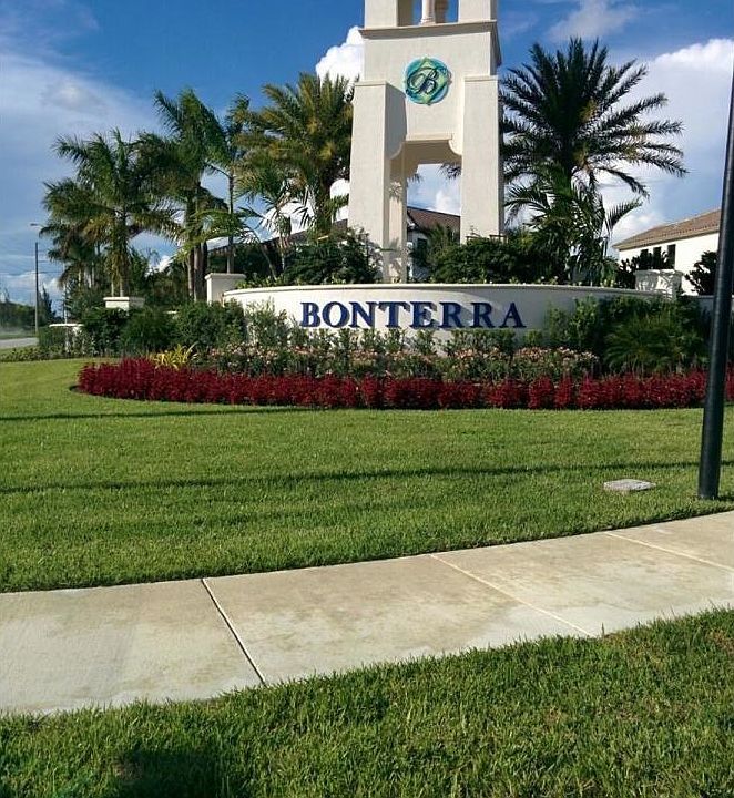 Entrada De Afuera De La Comunidad