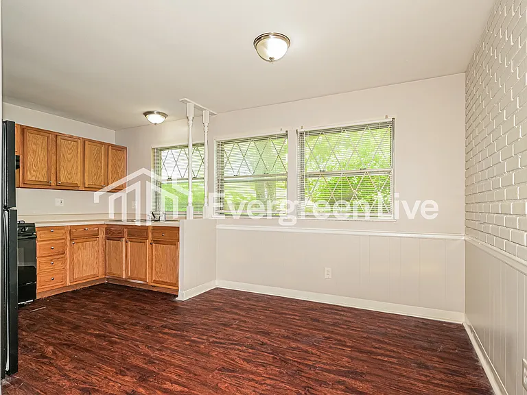2667 Garham Dr — Photo 5
