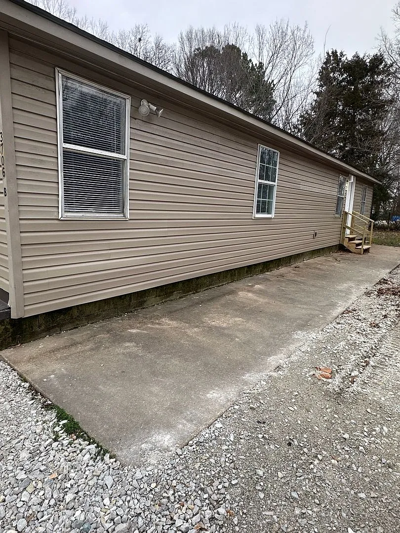 3706 Griffin — Photo 1