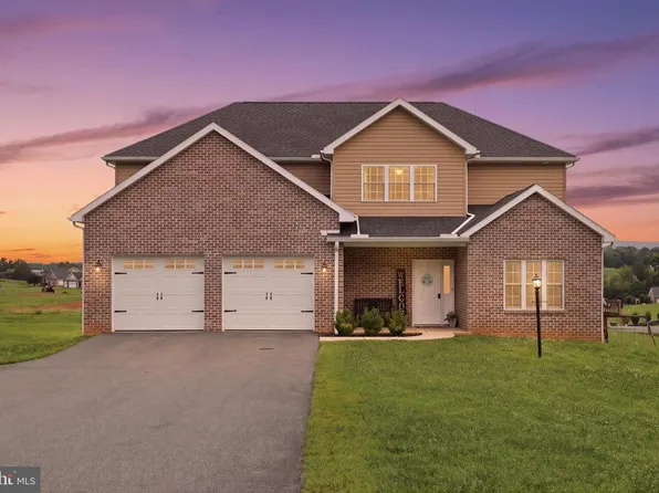 1881 Carrera Dr, Chambersburg, PA 17201