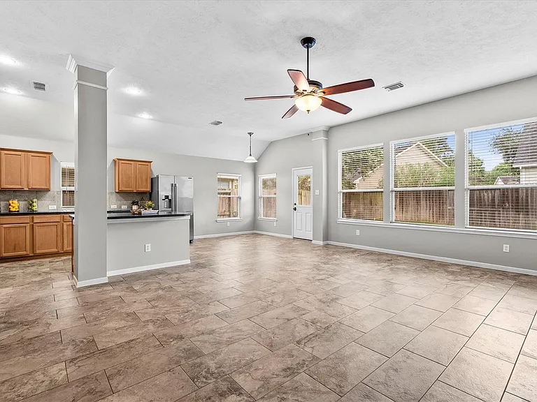 12719 Hart Hollow Ln — Photo 7