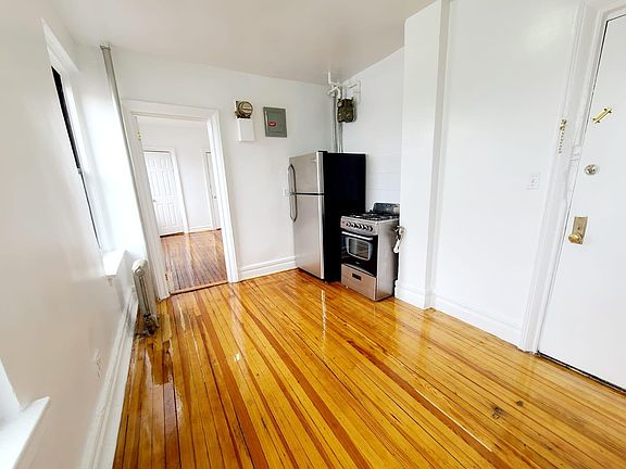 4th image of 3 E 213th St #20A