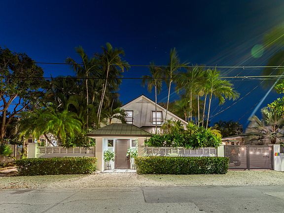 2nd image of 1708 Laird St