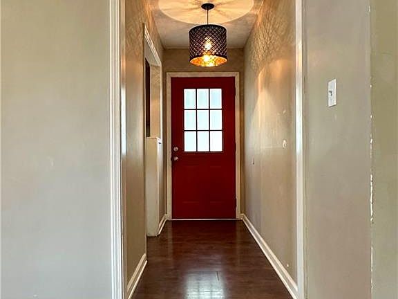 3rd image of 801 NW Camelot Pl