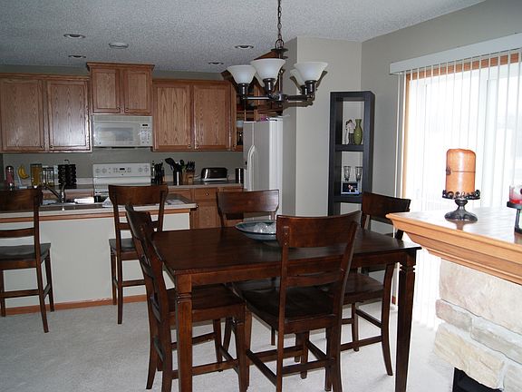 Dining room to kitchen