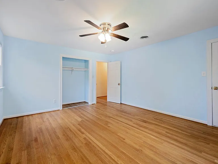 2401 Scarsborough Dr — Photo 37
