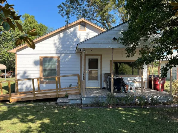 466 County Road 1070, Winfield, TX 75493