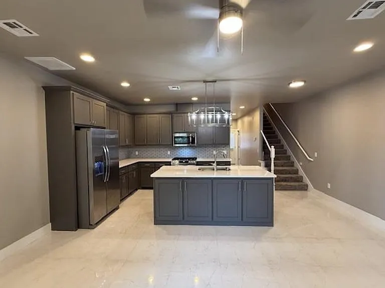 604 Abadan Dr — Photo 5