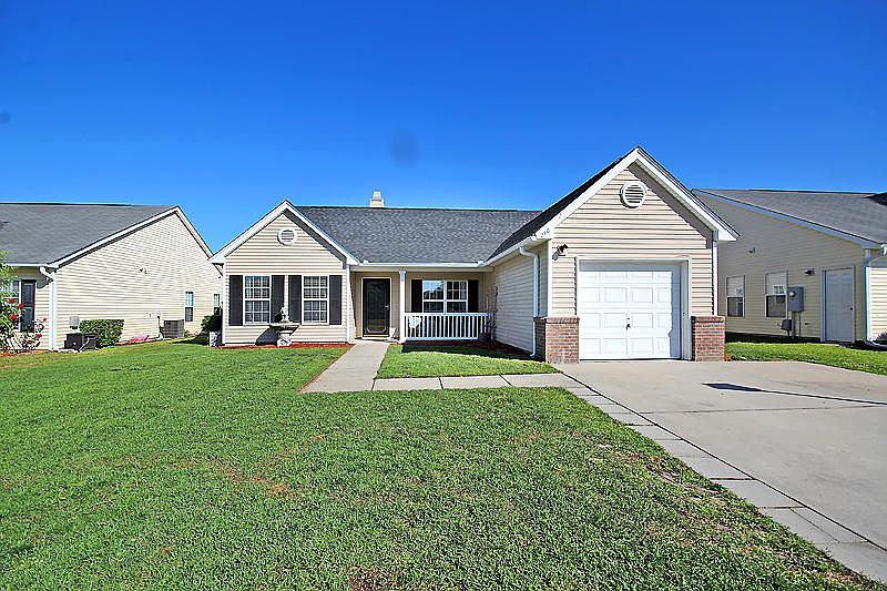 2nd image of 250 Dovetail Cir