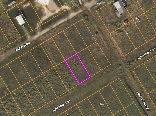 Albatross St, Bay City, TX 77414