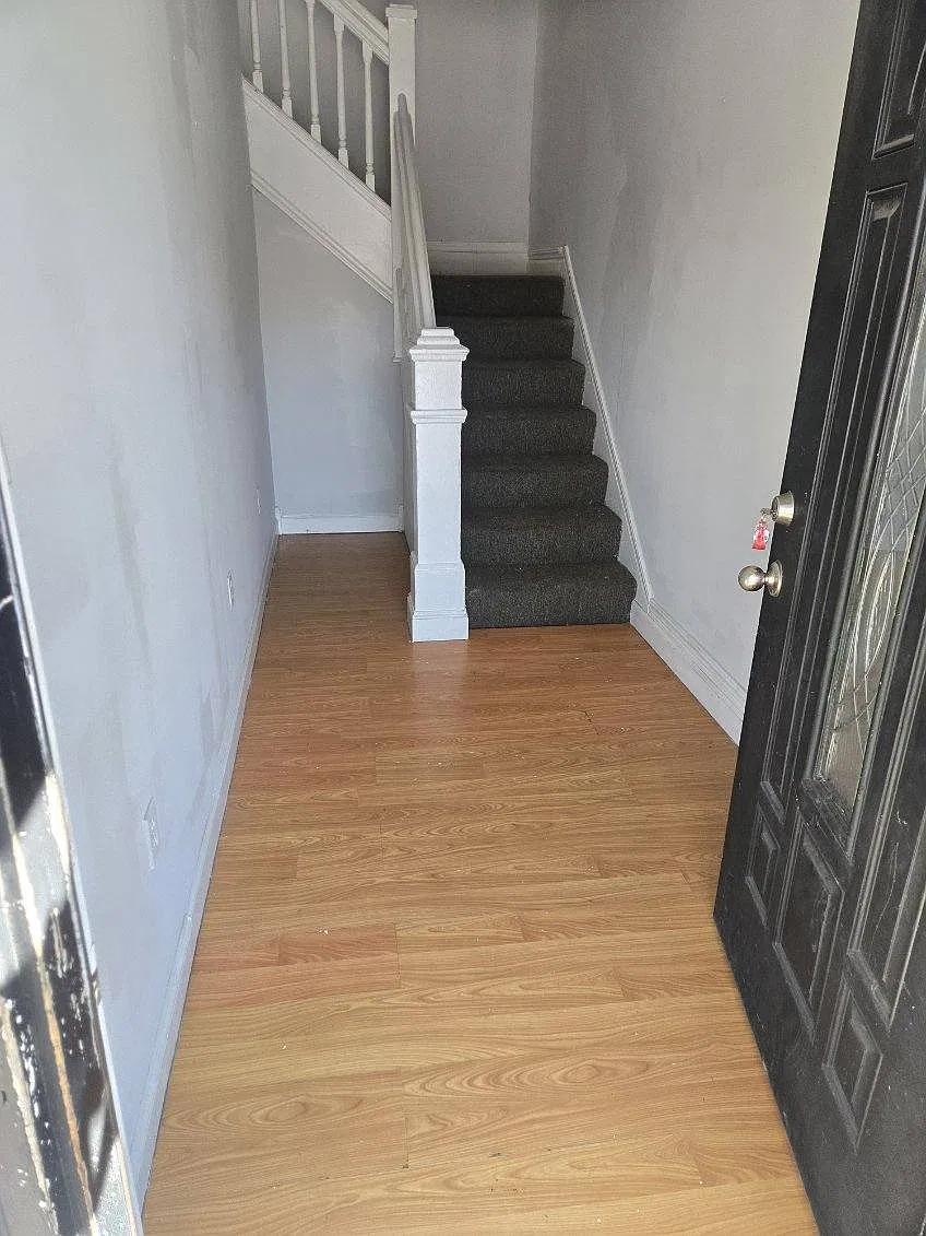3 bed, $1,100 — Photo 2