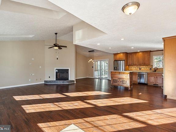 4th image of 122 Barbara Ann Dr
